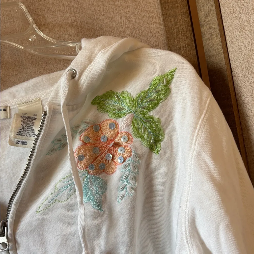 Crazy Horse White hooded sweatshirt with Floral Design xl - Image 2