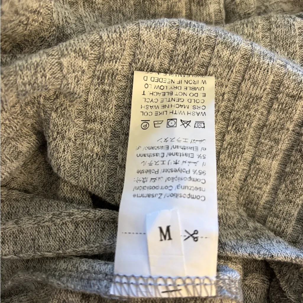 Gray Ribbed Long Sleeve Romper
Size M Size M - Image 7