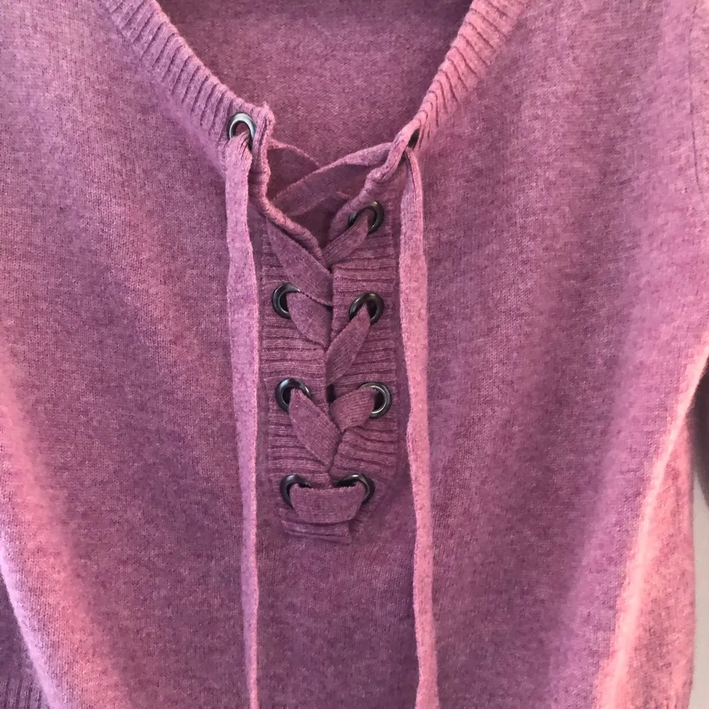 Qi Cashmere Sweater Lace Up Front 100% Cashmere Berry Mousse (Purple - Image 8