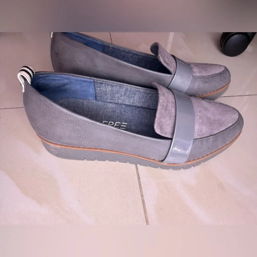 Dr. Scholl's Gray Loafers Dr. Scholl's Webster platform loafers in gray. Size 7M - Image 4