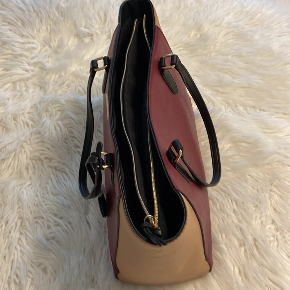 TRINA TURK Bag size 17” long and 11” high wide 6” big bag excellent condition - Image 12