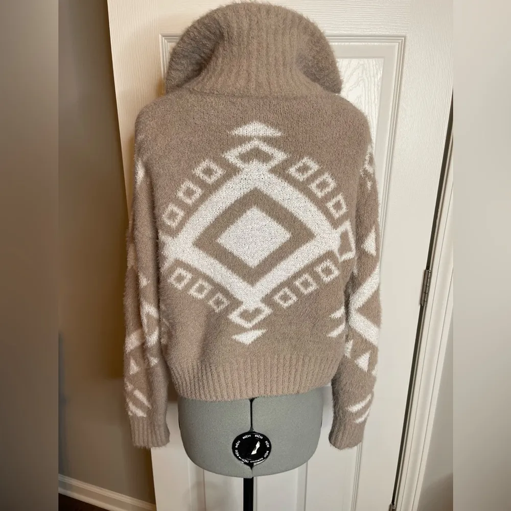 🌈Jessica Simpson Brown White Patterned Fluffy Half Zip Sweater, Size XS - Image 2