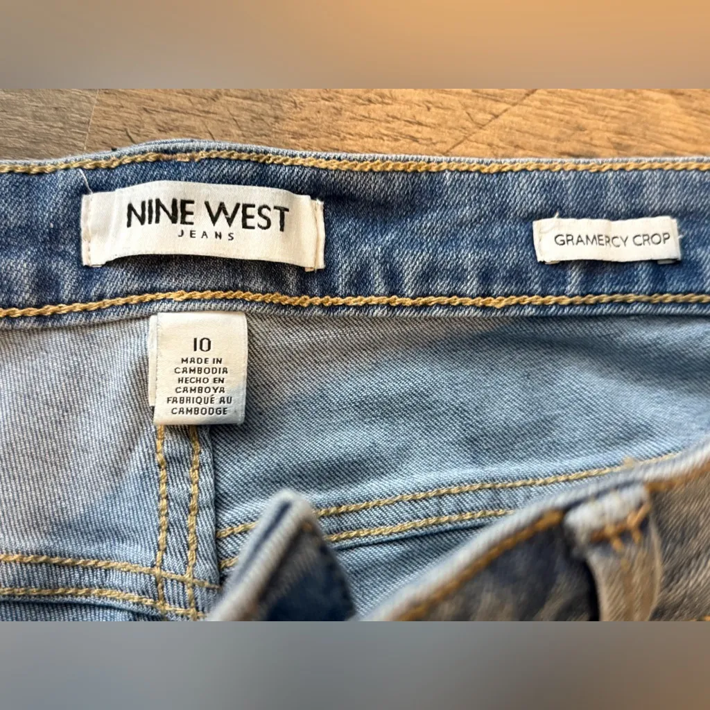 Nine West Gramercy Crop light wash Jeans size 10 28 inseam high rise - Image 4