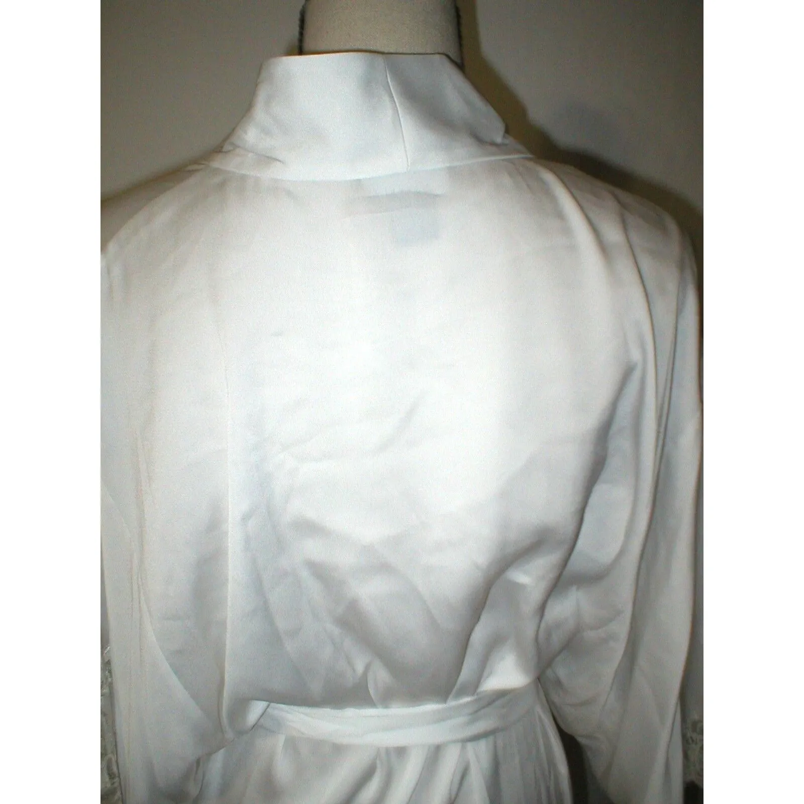 NWT New Designer Natori Short Wrap Robe Womens L Silky Satin Flowers White Lace - Image 8