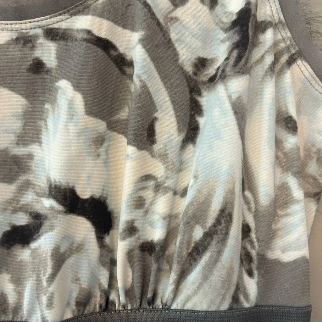 ⭐️Simply Vera Vera Wang gray and light blue floral sleeveless dress size small - Image 13