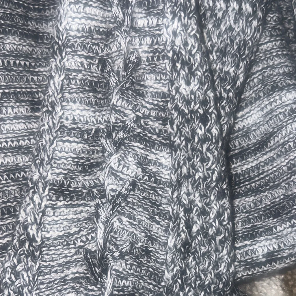 Calvin Klein Gray Crew Neck Sweater - Image 4