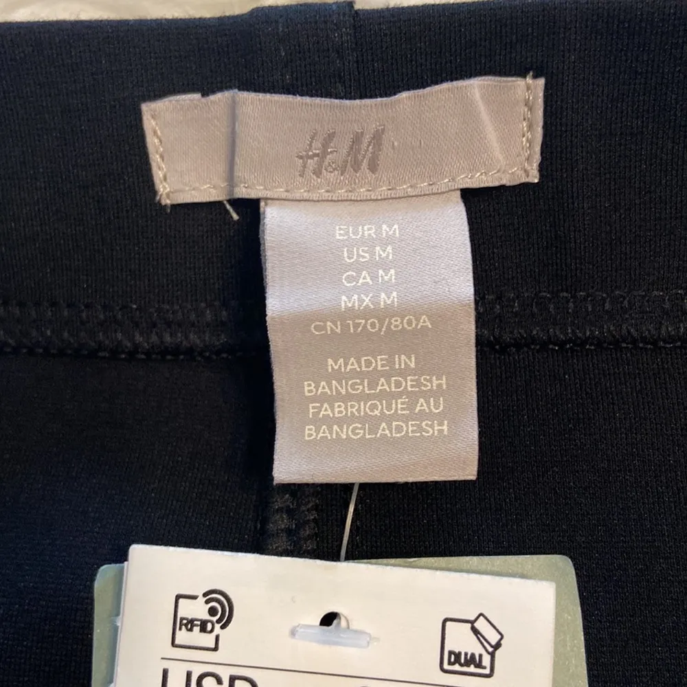 H&M Skirt my size M brand new color black measurement in photos - Image 3