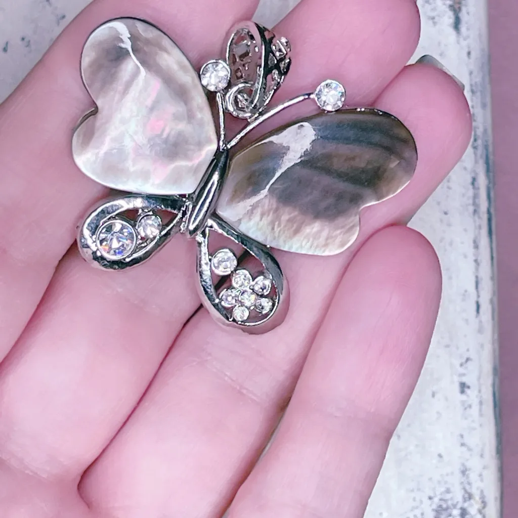 97. Silvertone Insect Taupe Shell Butterfly Pendant Silver - Image 3