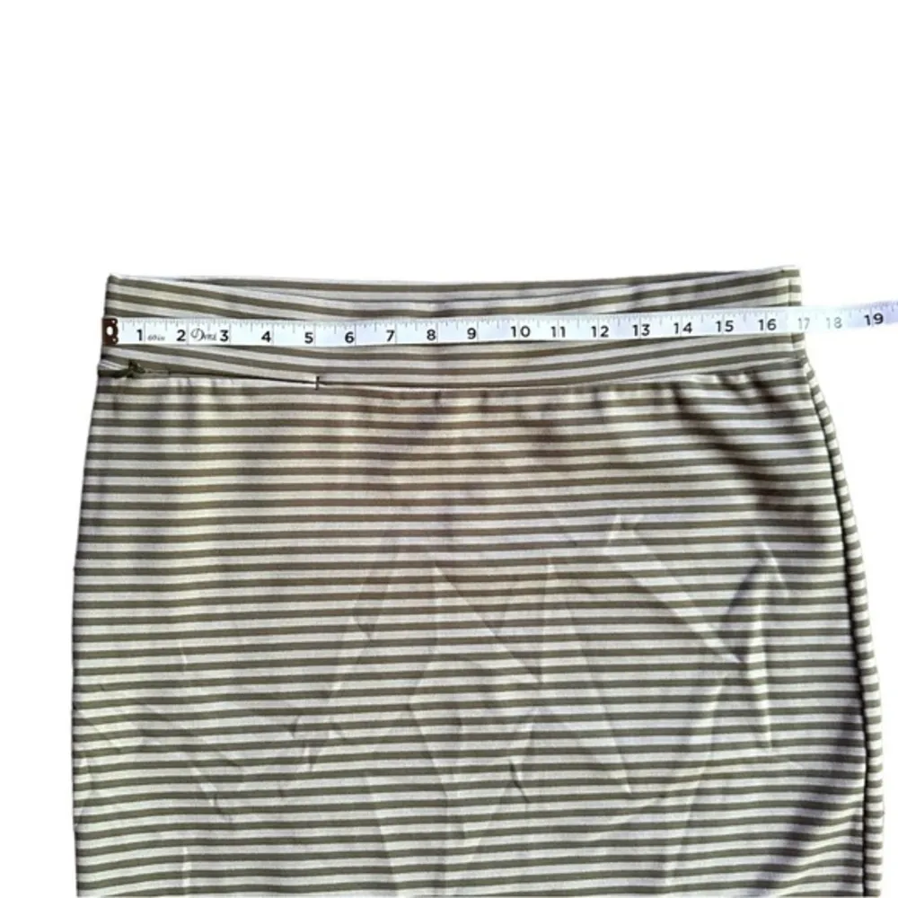 Toad Co Transita Skirt Sage Green Gray Stretch Size Small Stretchy - Image 5