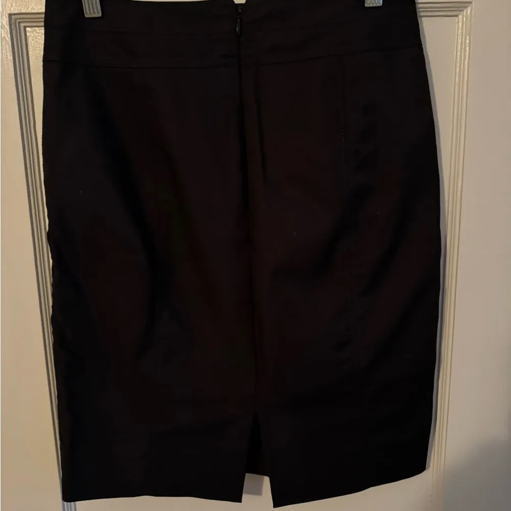 White House Black Market Perfect Form Black Pencil Skirt Size 2 - Image 4