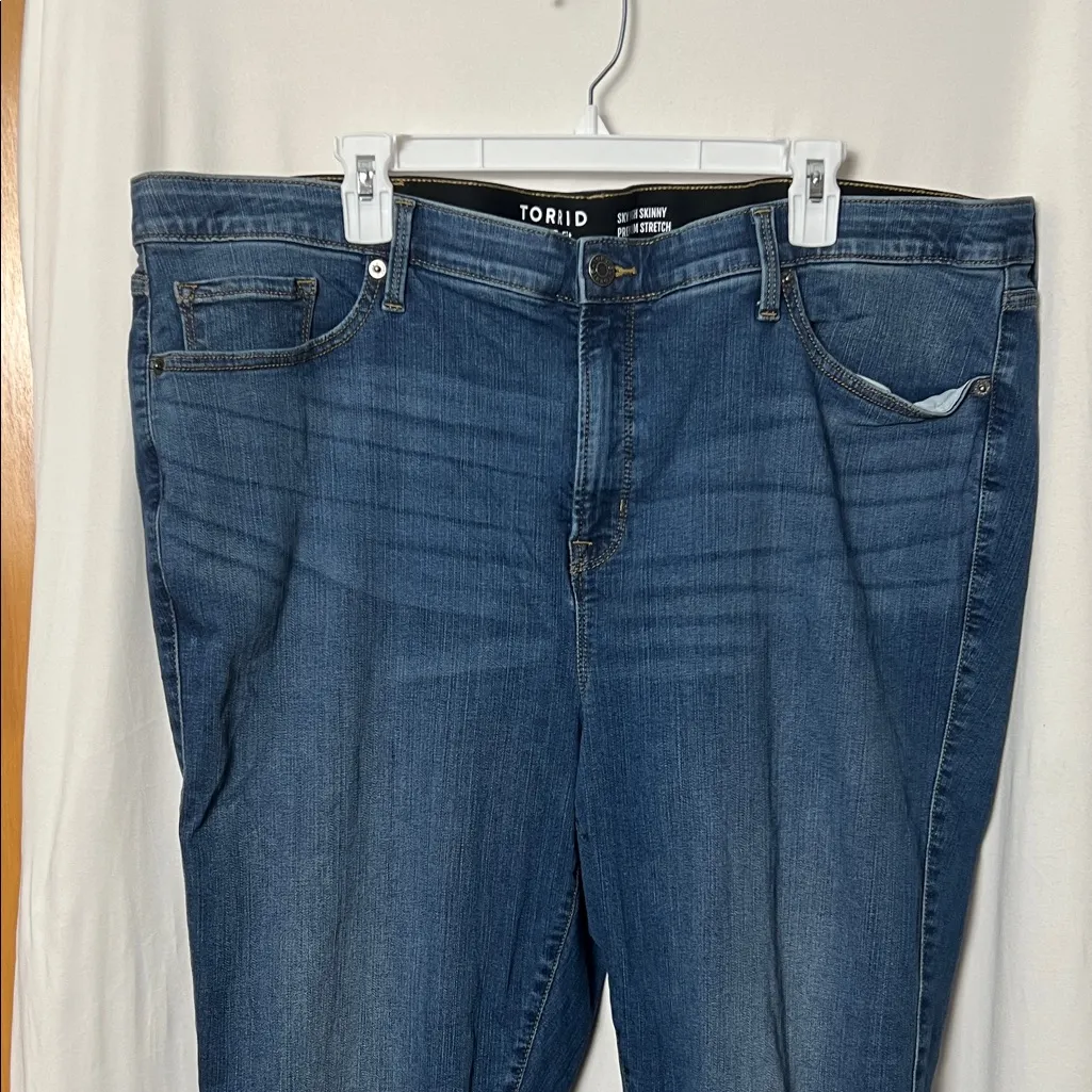 Torrid Women's Blue Sky High Skinny Premium Stretch Jeans Size 24T - Image 2