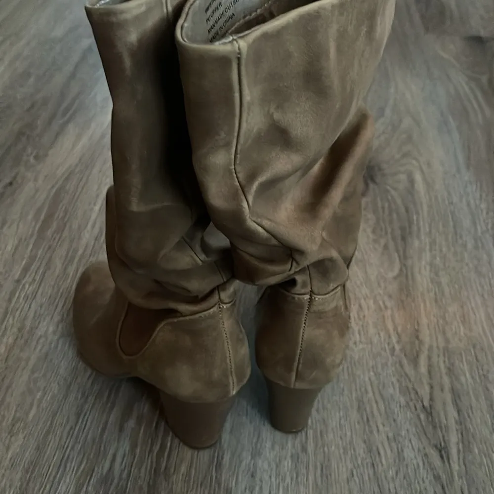 Francesca’s Tan Slouchy Heeled Boots Size 6 Medium - Image 12
