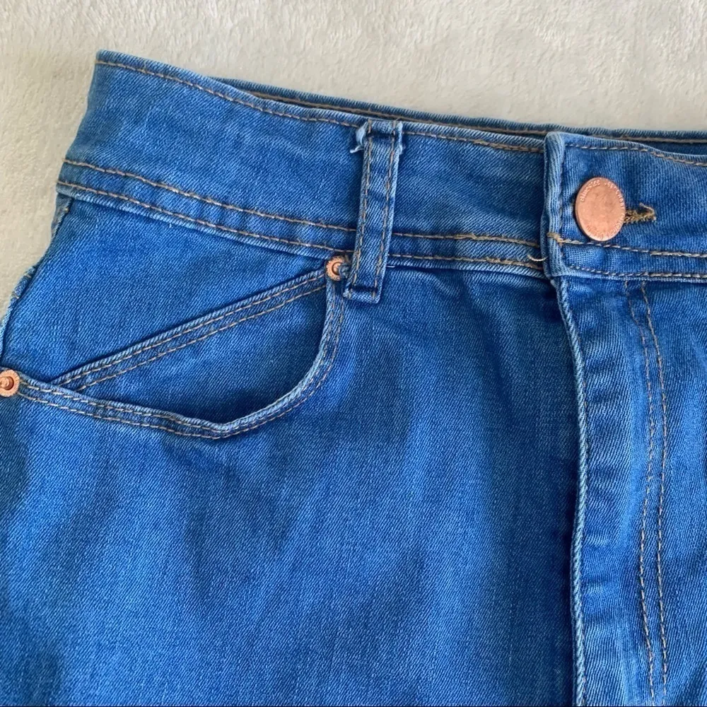 𝅺Bluesteel denim HIGH WAIST denim Jean shorts size 24 BLUE raw hem STRETCHY NEW - Image 6