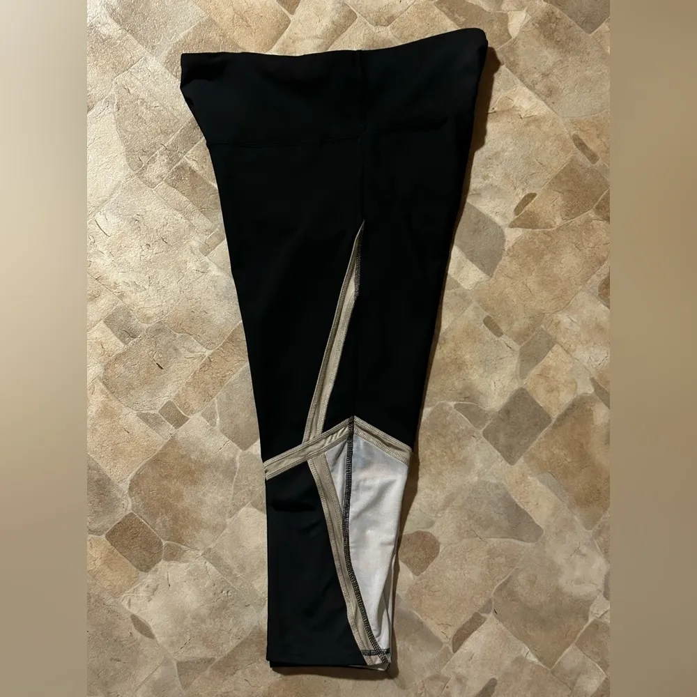 Champion Women’s Size Large Capri Length Workout Yoga Pants - Image 4