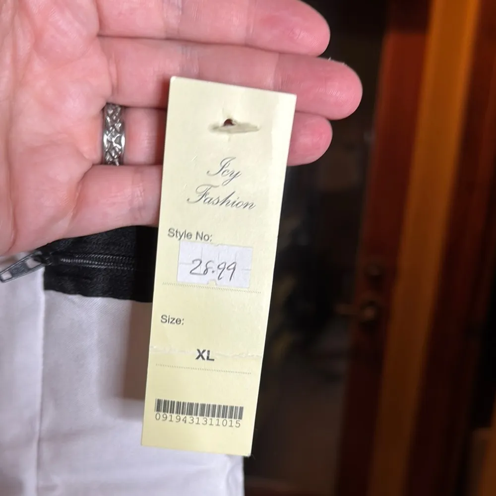 NWT Icy Fashion White Stretch Shorts with Black Accents Size XL - Image 7