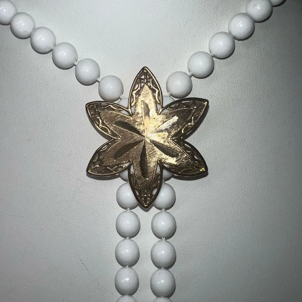 Sara Coventry Signed Vintage White Bead Gold Tone Floral MCM Y Necklace White - Image 3