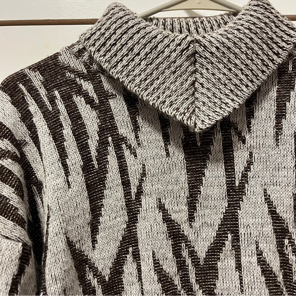 Vintage White & Brown Pattern Sweater Size M - Image 4