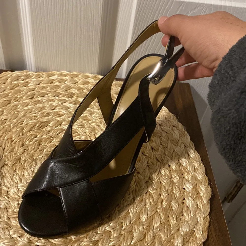 Michael Kors womens black high heels size 9.5 - Image 4