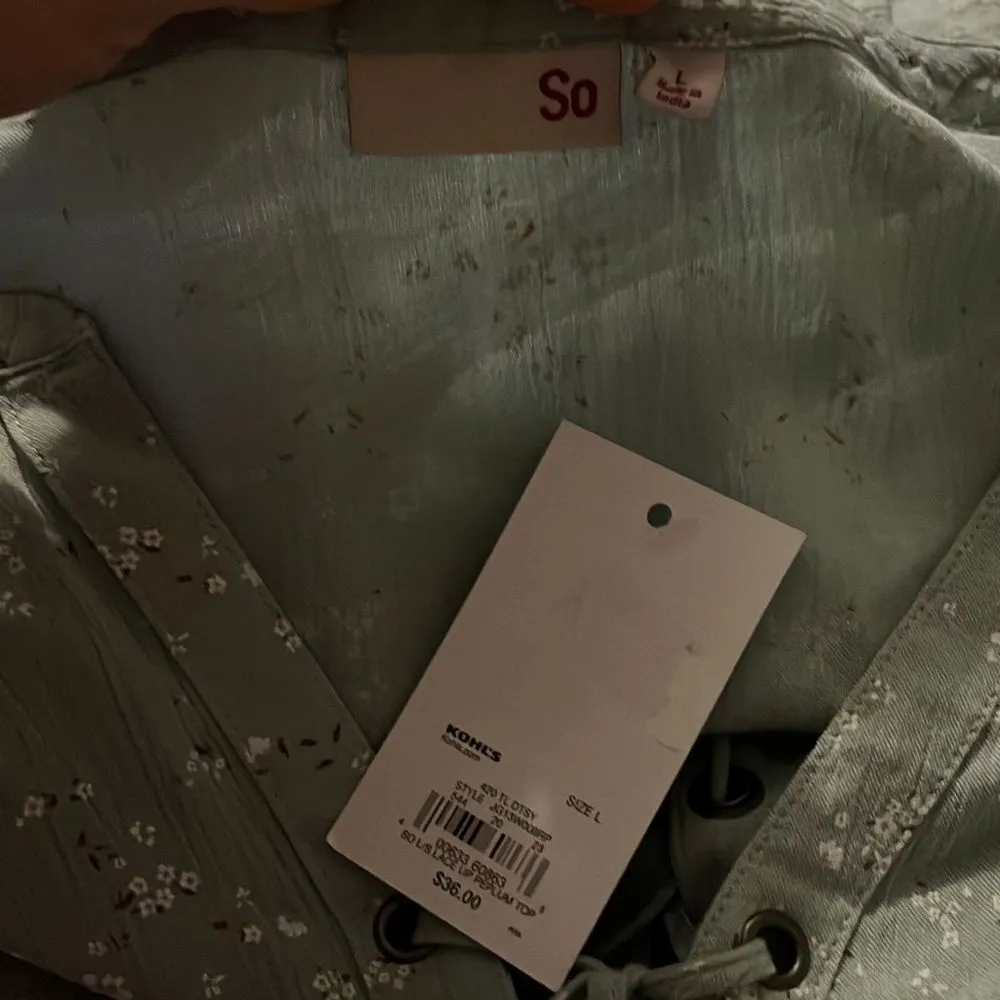 A354-So juniors large blue flowery patterned blouse‎ - Image 3