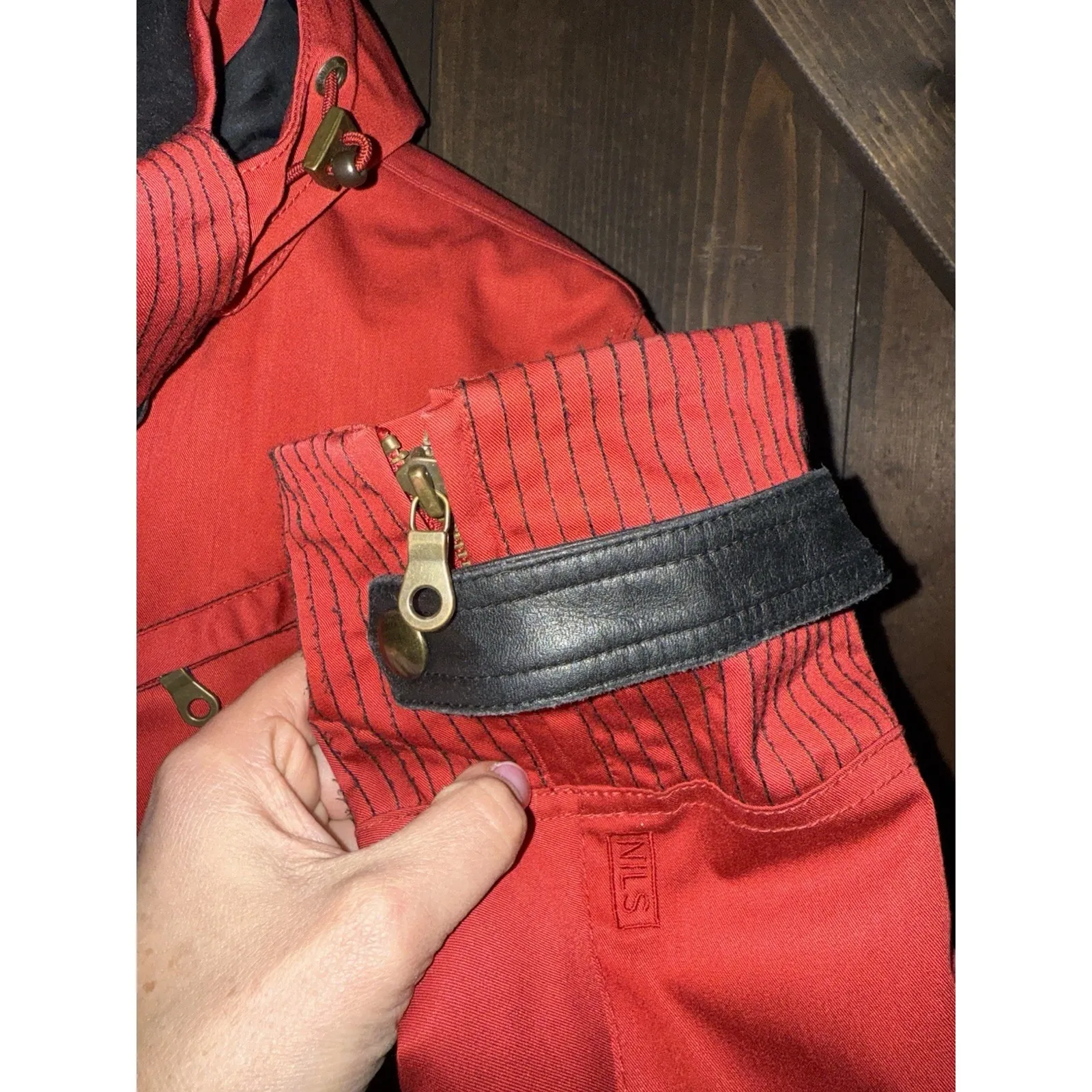 NILS Insulated Women's‎ 14 Dark Red Ski Jacket Black Top Stitch Removable Hood Size 14P - Image 4