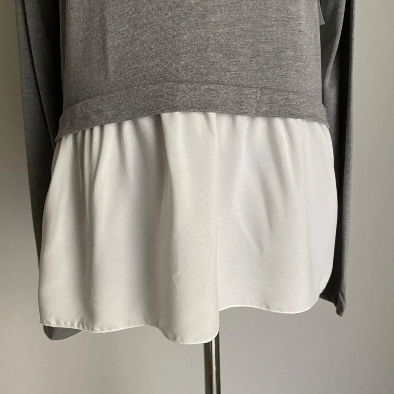 Gap sz S gray white layered blouse‎ top - Image 3