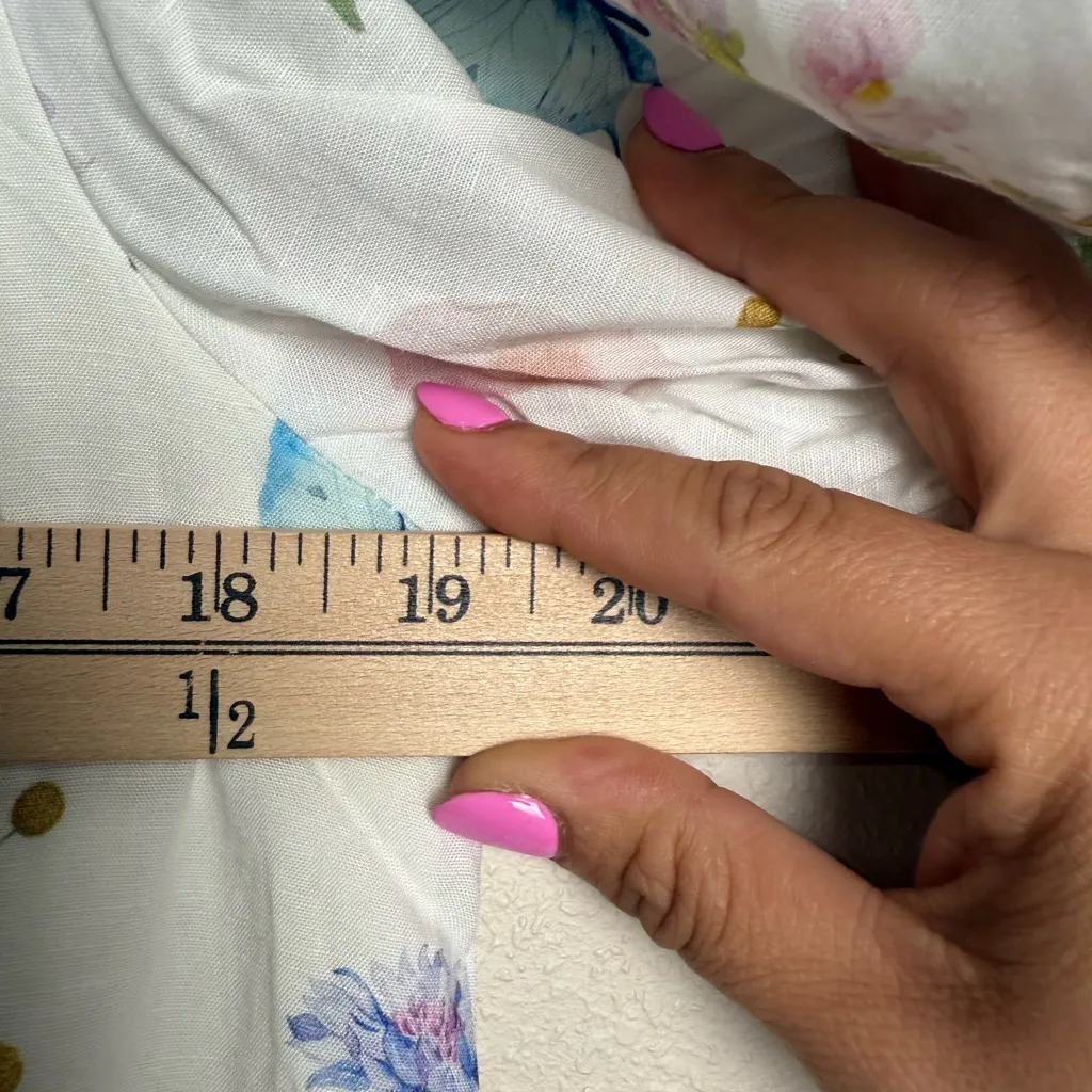 Shop the‎ mint Women Size Medium White Floral short sleeve ruffle unlined blouse - Image 5