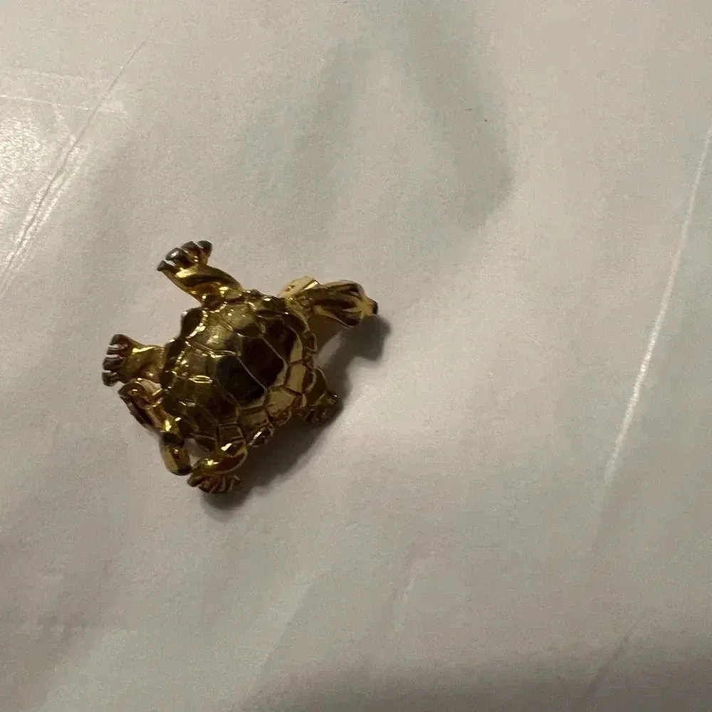 Bundle of rings and a pin - Image 6