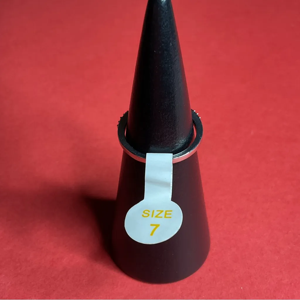 Bomb Party RBP3842 “Just A Dream” Lab Created Quartz on Rhodium Size 7 Ring NWOT Green - Image 3