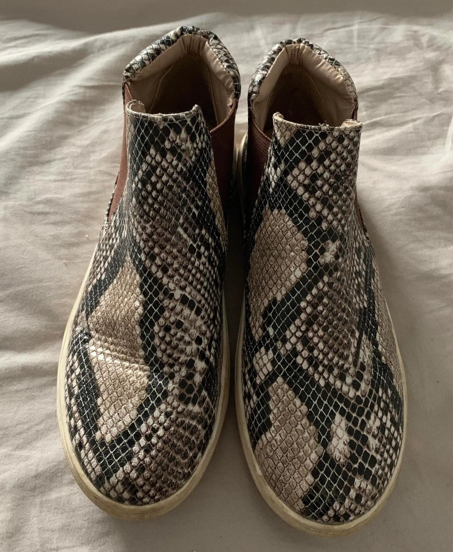 Steve Madden Snakeskin Slip-Ons - Image 5