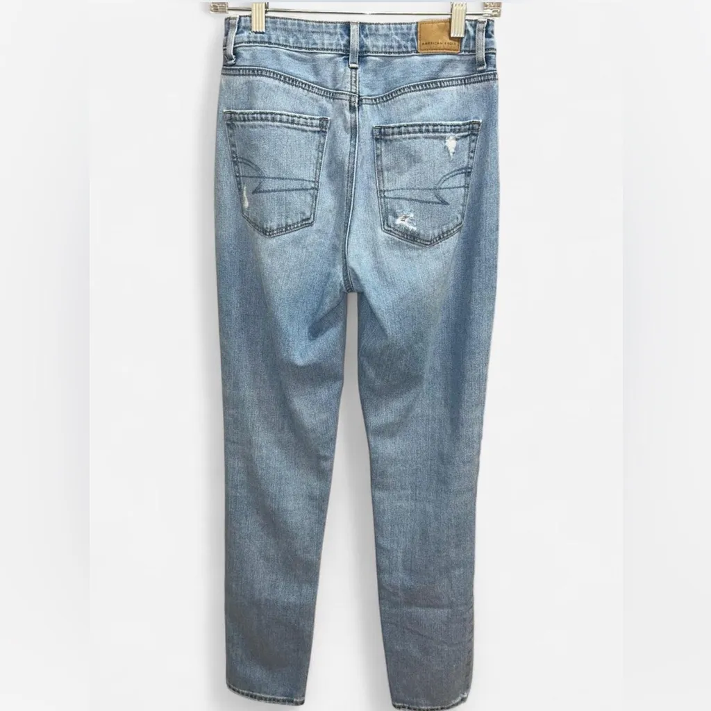 American Eagle Mom Jeans Size 2 Long Distressed Light Wash Ripped Knees - Image 4
