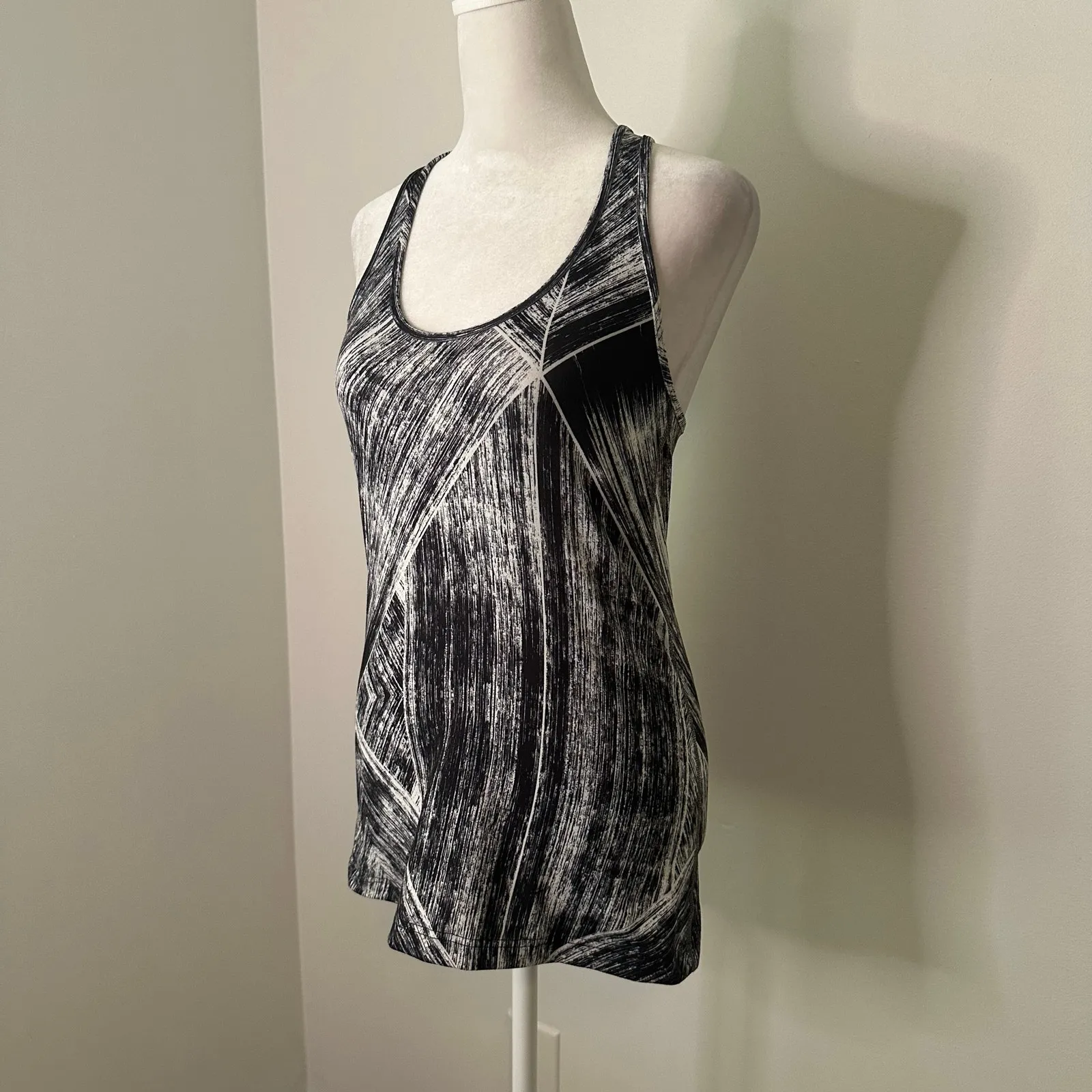 Lululemon black & white stripe pattern Cool racerback tank top - Image 3