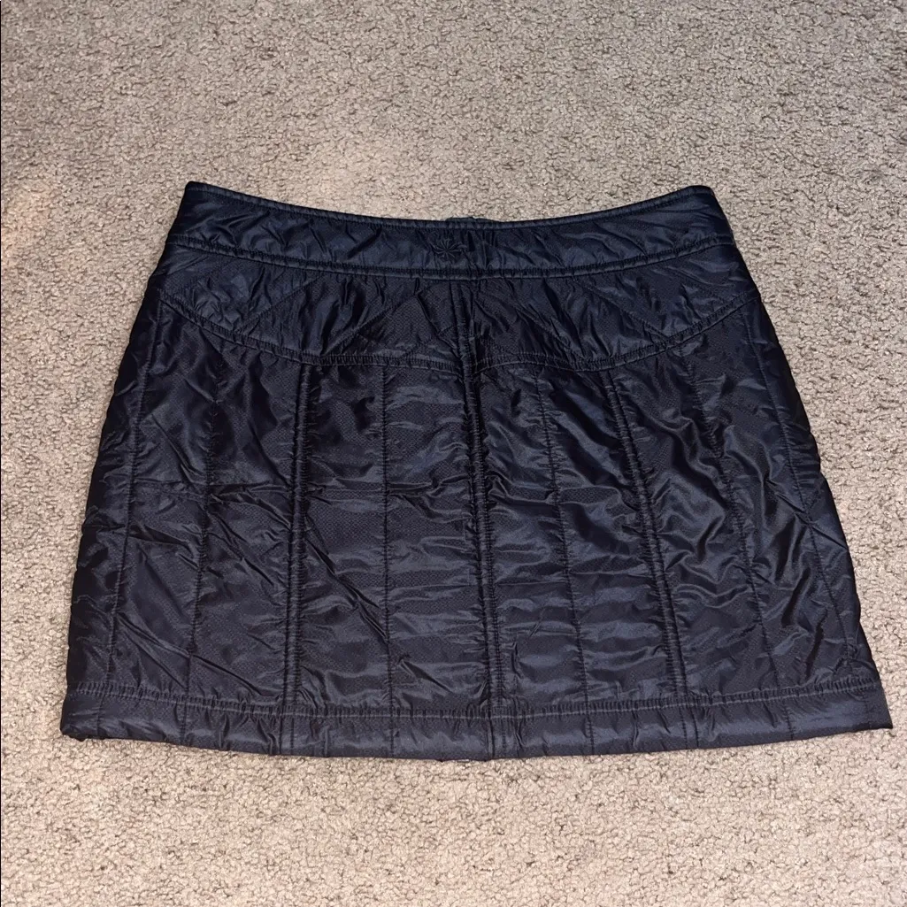 Athleta‎ Toasty Buns Primaloft Quilted Mini Puffer Skirt Black 6 - Image 6