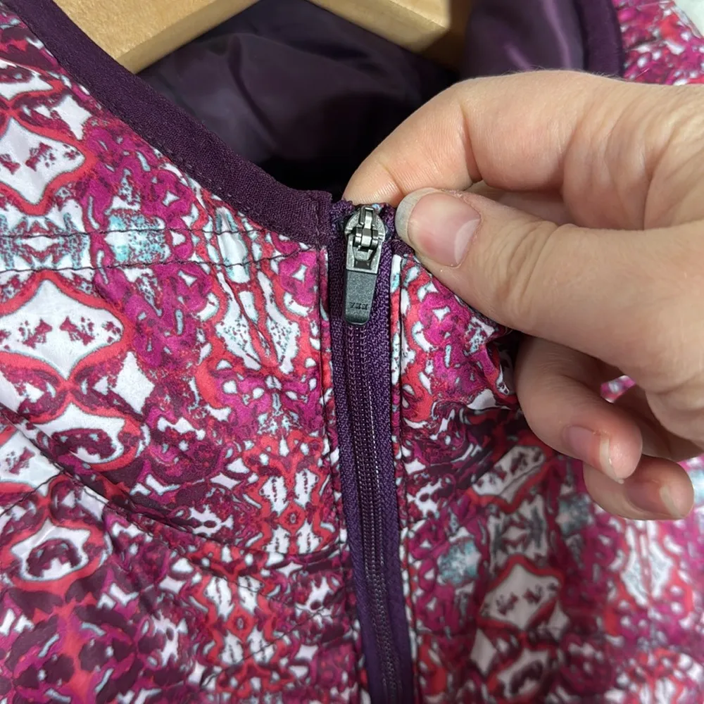 Title nine Hooded Quilted Puffer Vest Maroon Pink Ikat Pattern size M - Image 6