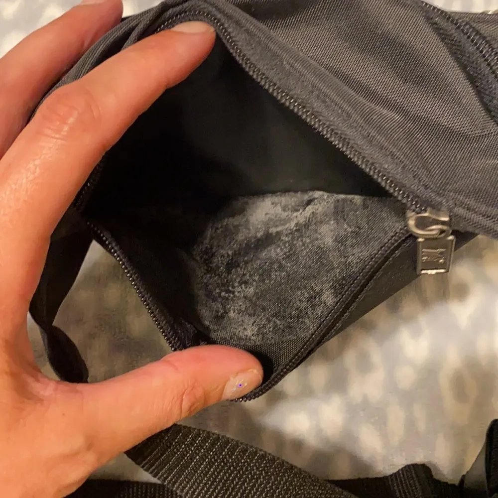 90s Las Vegas Imperial Palace hotel tourist black bum bag Fanny pack - Image 4