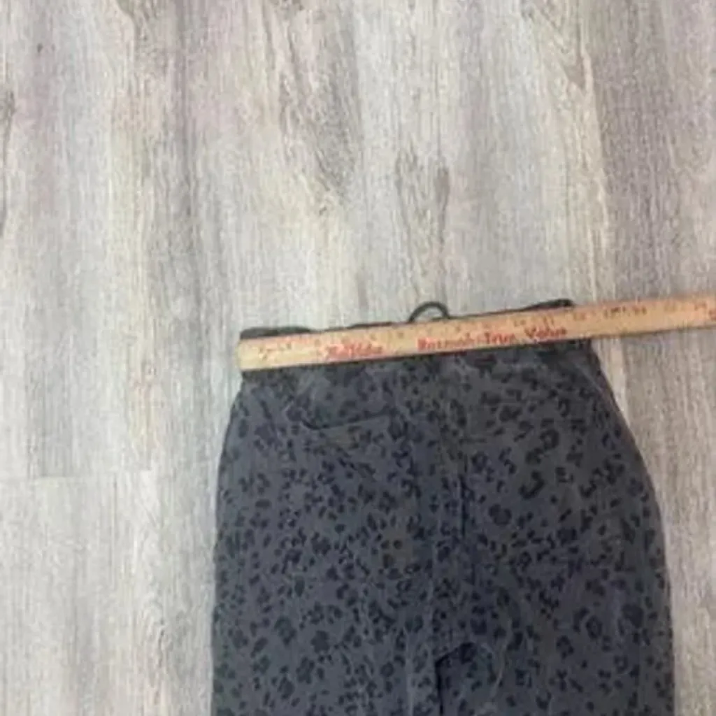 Cloth & Stone gray leopard print drawstring jogger pants size xs - Image 5