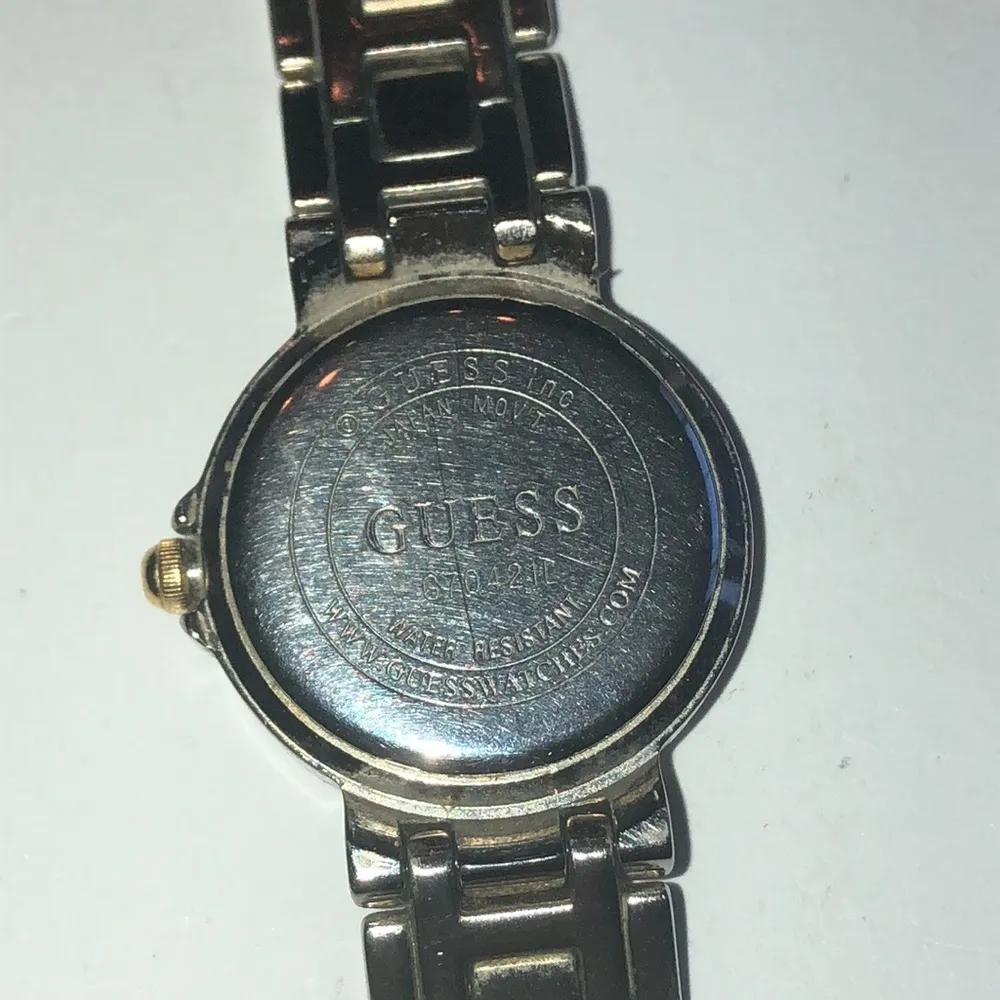 Guess Silver Tone Vintage Watch Wristwatch NEW BATTERY - Image 6