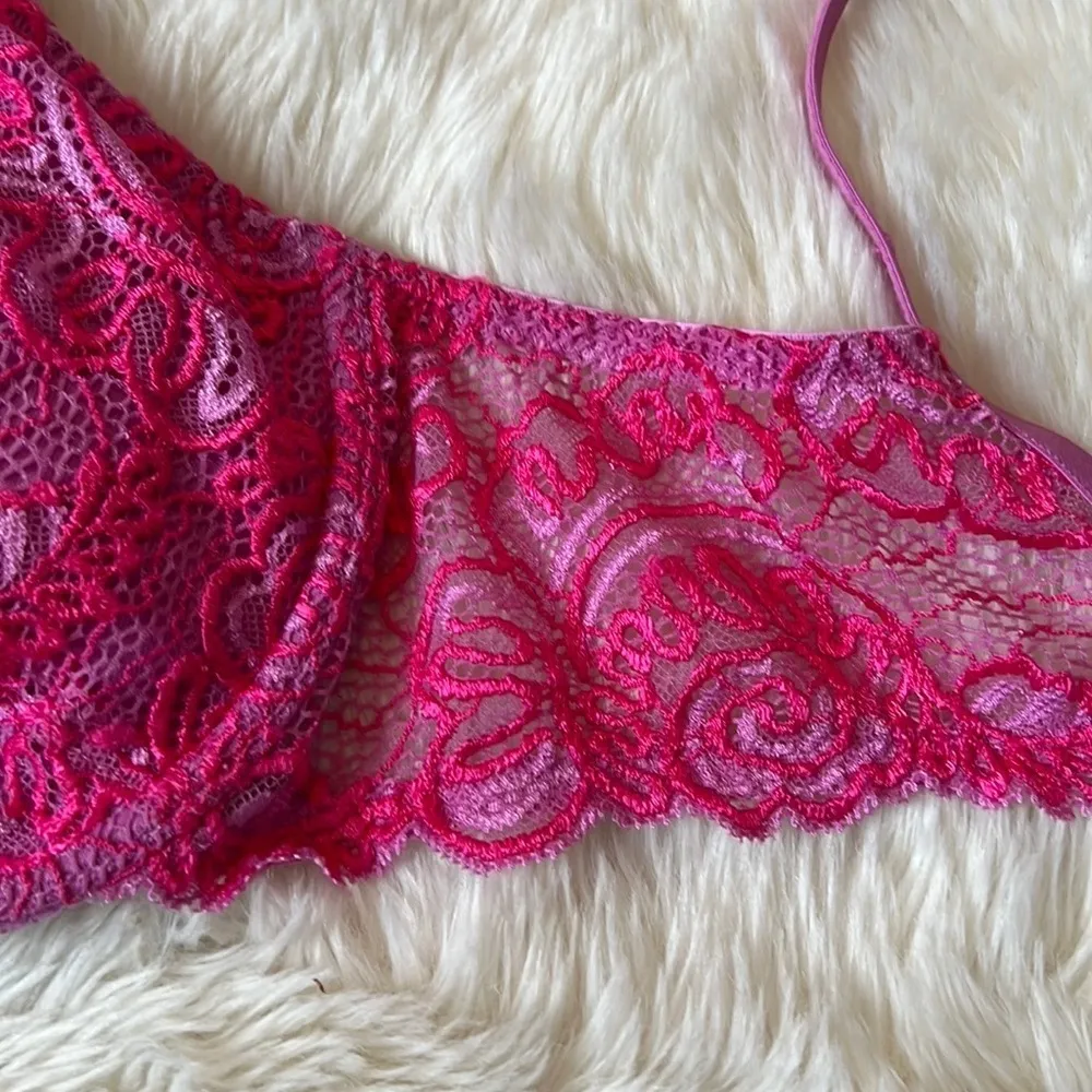 Victoria’s Secret Y2K Lace Bra - Image 3