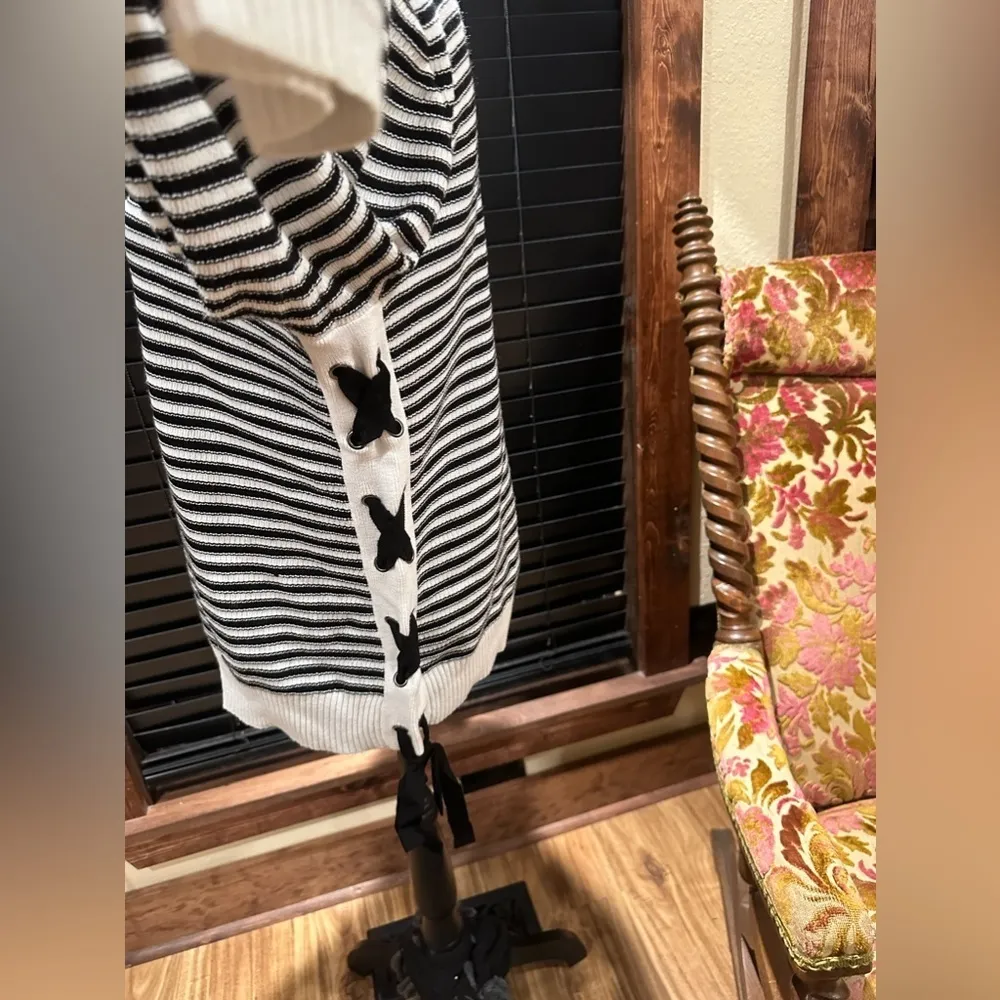 Cupid Black and White Striped Pullover Sweater Lace Up Sides Large - Image 4