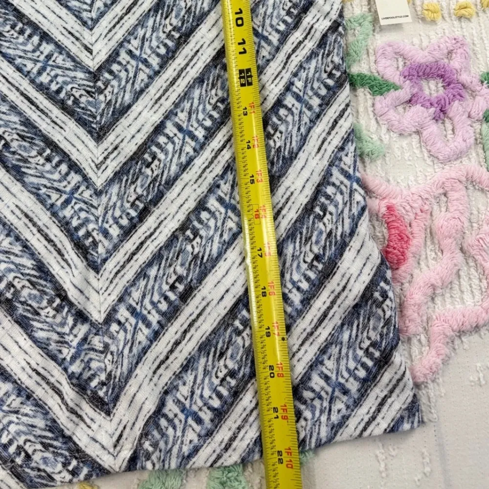 LIVERPOOL Los Angeles Petite XS Chevron Print Short Sleeve Knit Top White Size undefined - Image 3