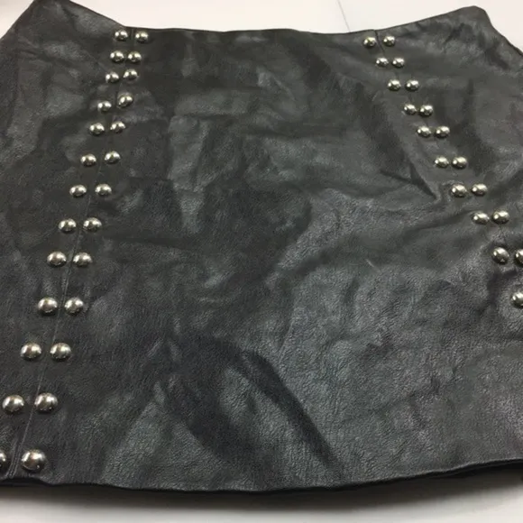 Forever 21   ladies  leather  skirt  M - Image 2
