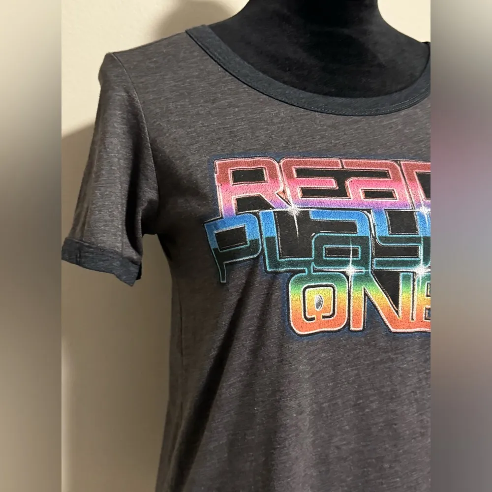 EUC Ready Player One Crewneck High Score Multicolor Graphic Tee size medium Gray - Image 2