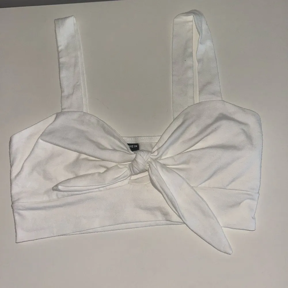 Bundle of 3 SHEIN tie crop tops - Image 3