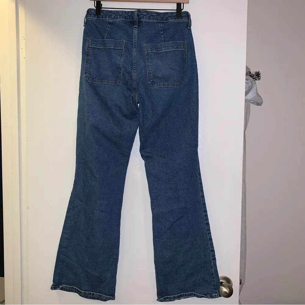 Universal Thread Blue Flare Wide Leg Jeans - Image 2