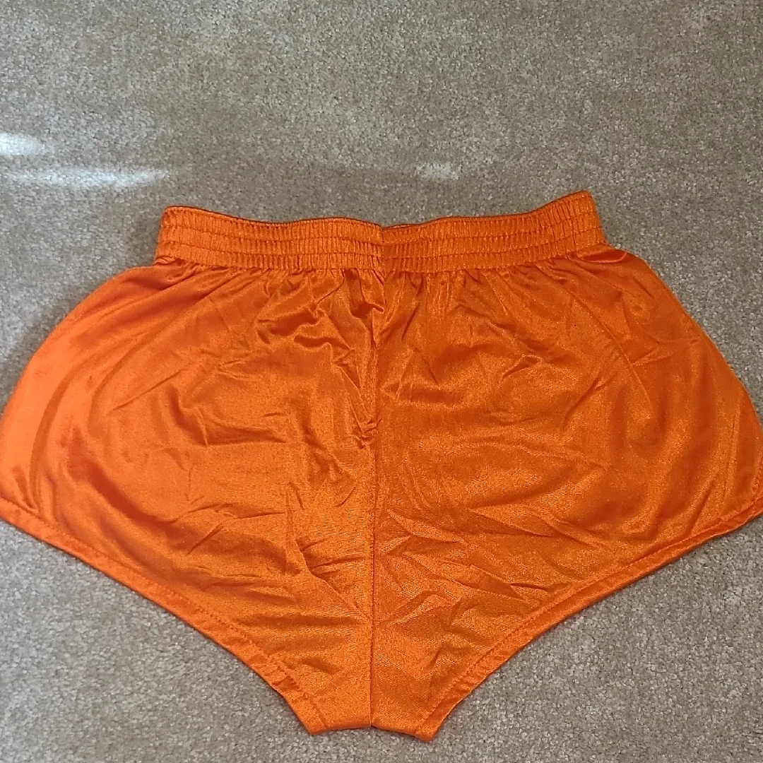 B30 New Women's Hooters Vintage OG Uniform Orange Shorts Rare Size Medium - Image 3