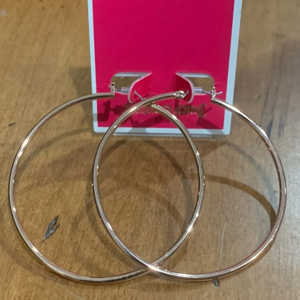 Juicy Couture Large Gold Basic Hoop Earrings Brand New - Image 4