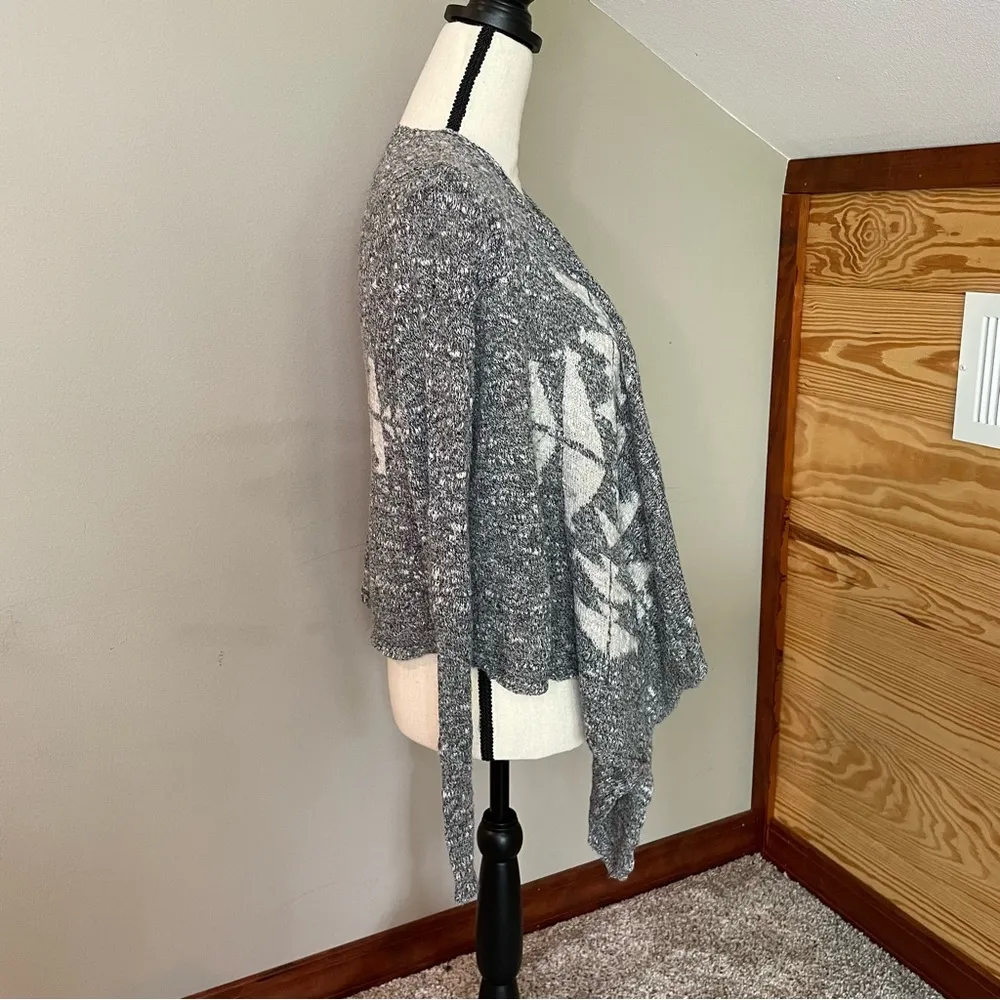 Hollister Grey White Southwest Aztec Print Knit Cardigan Extra Small Small - Image 2