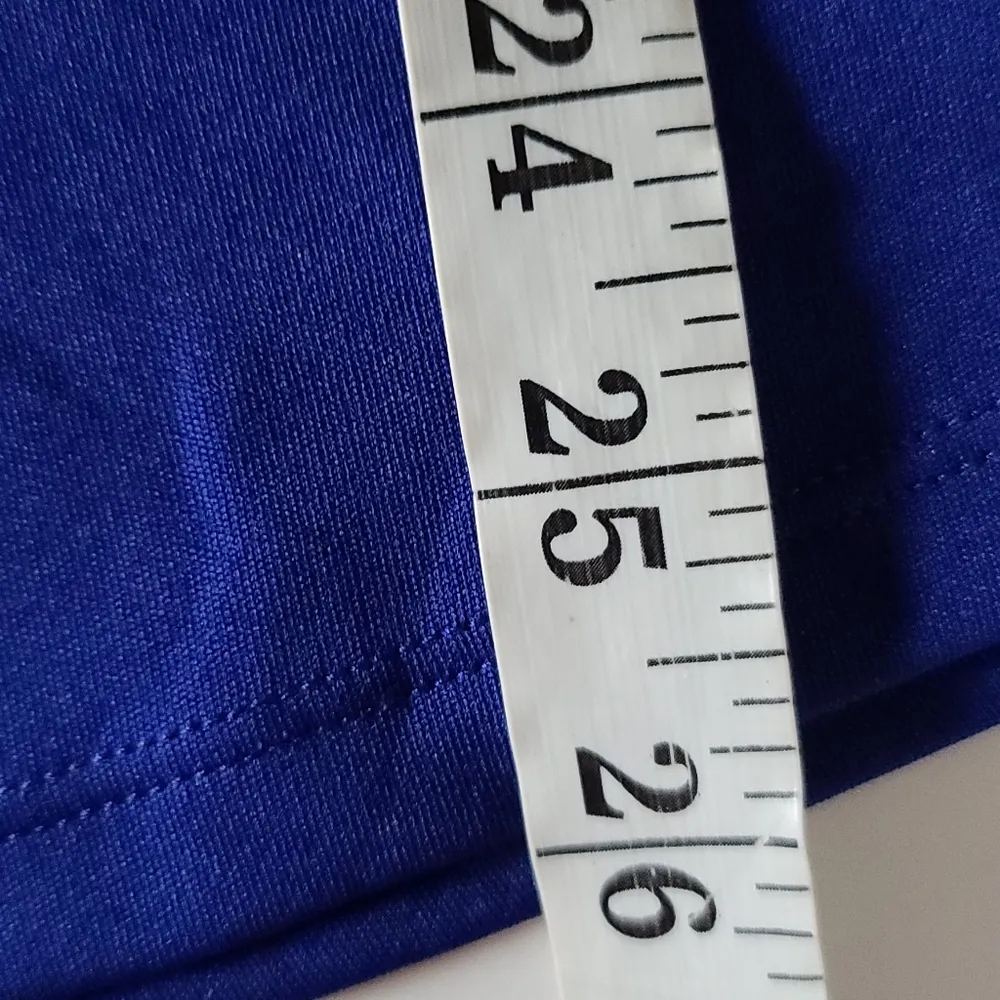 Under Armour  semi-fitted tee size medium - Image 8