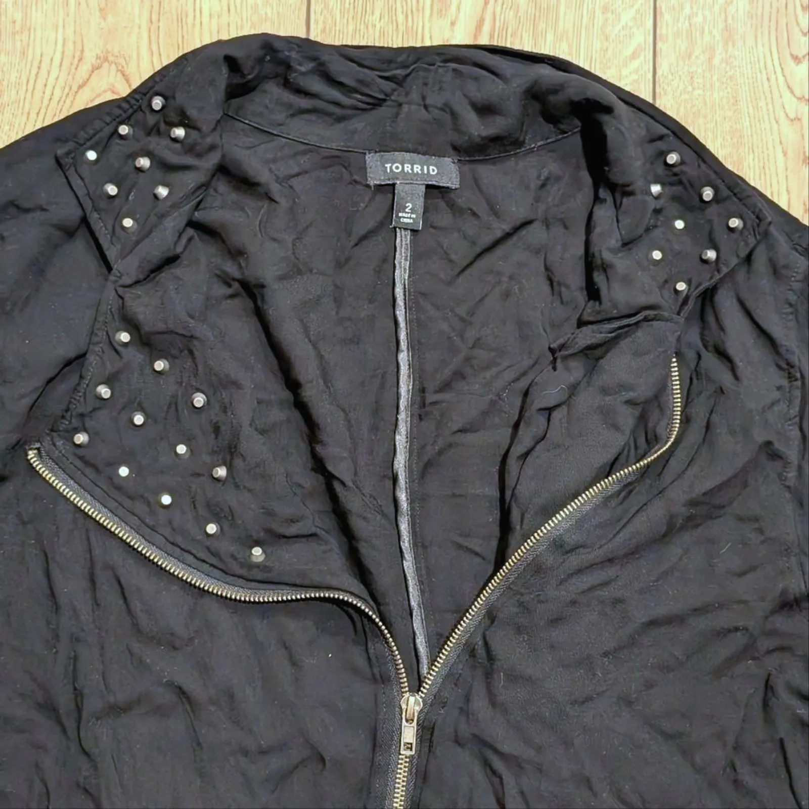 Torrid Plus 2X 2 18 20 Black Studded Moto‎  Jacket Flowy Zip Punk Goth Emo - Image 3