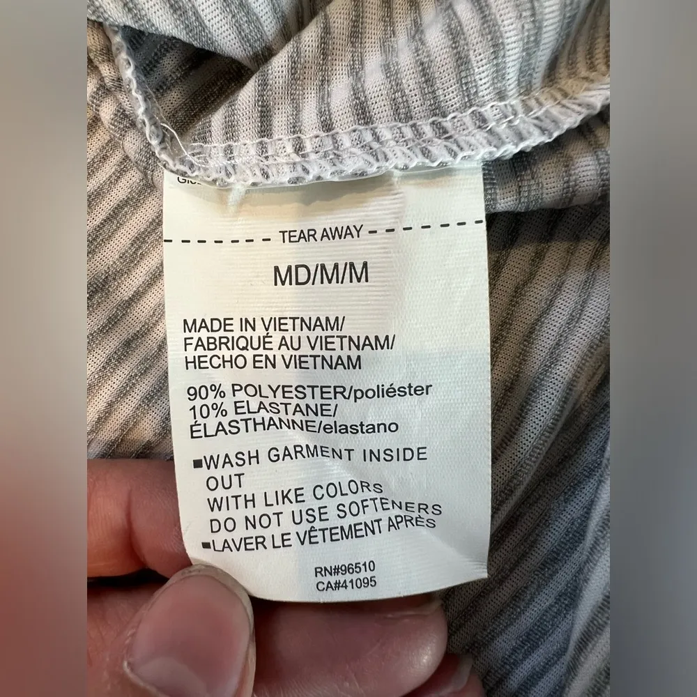 NWOT Under Armour Women’s Long Sleeve - Image 3