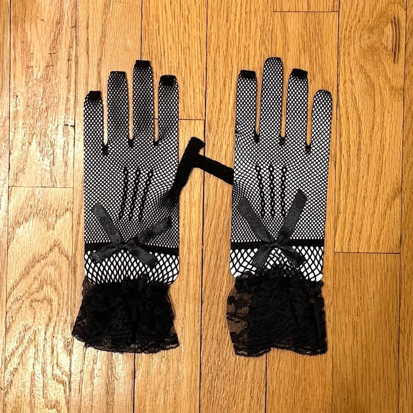 Gothic Victorian Lolita EGL Lolita Vampire Black Fishnet Lace & Bow Gloves - Image 4